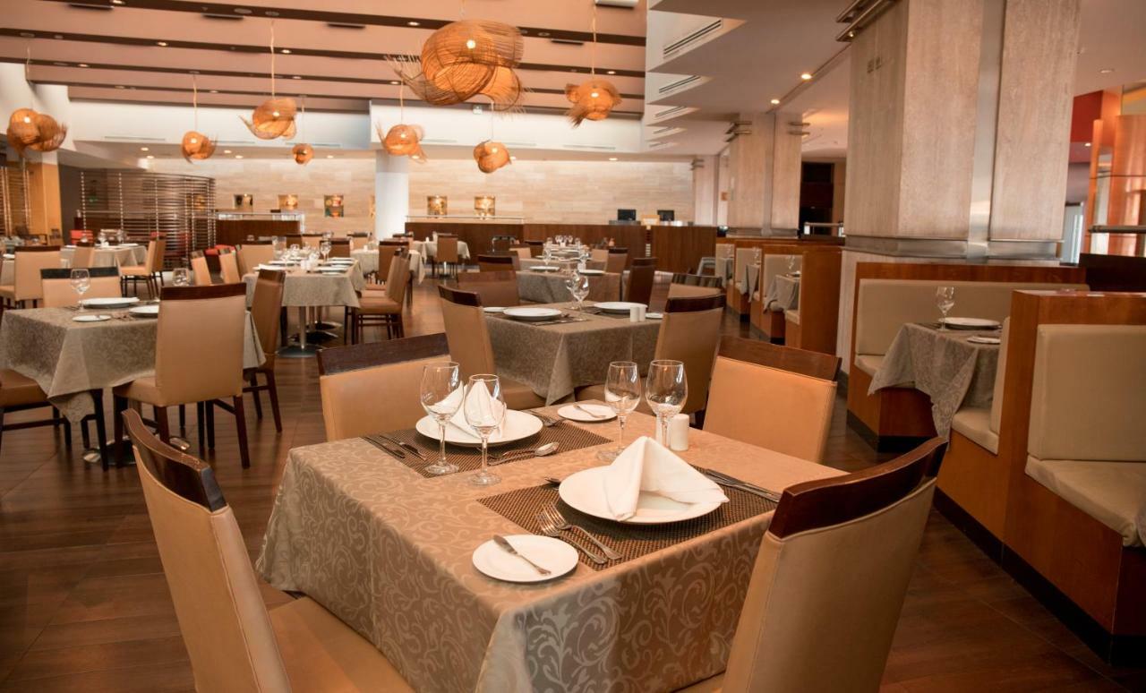 Mds Hotel Calama Exterior foto The interior of the restaurant